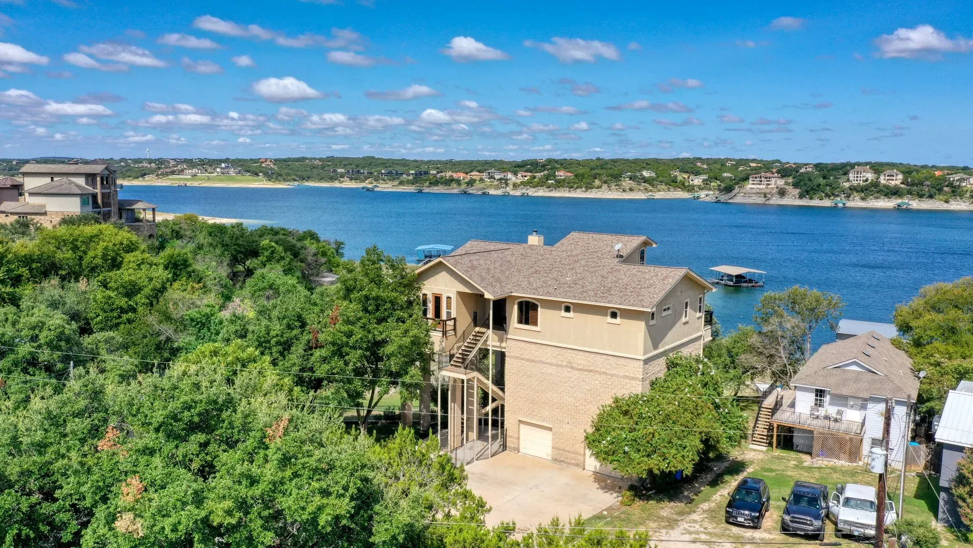 A Local’s Guide to Rough Hollow: Lake Travis Living, Yacht Club Perks, and What Life is Really Like Here — Jonathan Ramsey